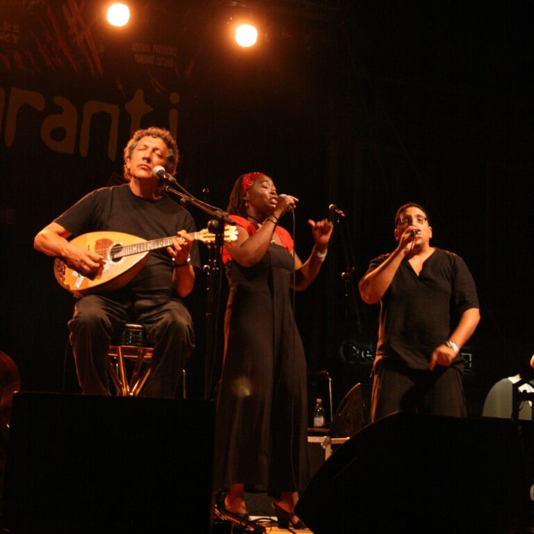 “Ritmo di contrabbando” la musica “ribelle” che sfida confini e poteri